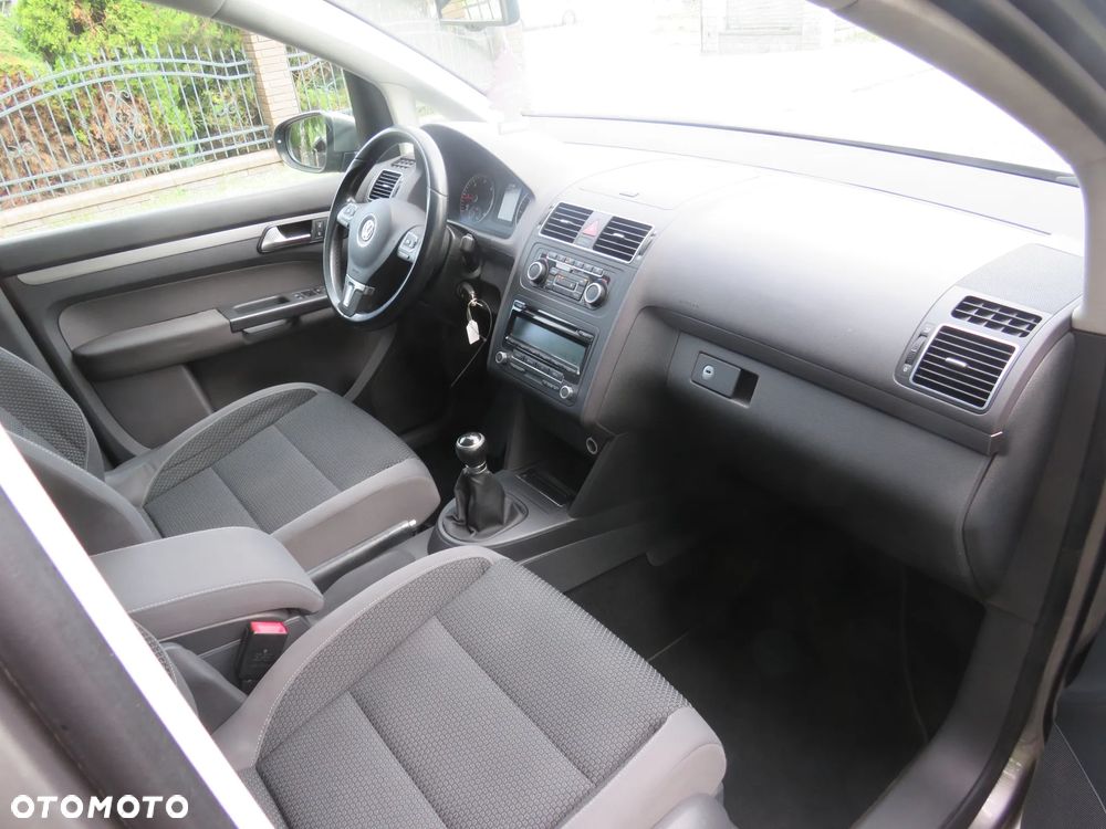 Volkswagen Touran 1.6 TDI DPF BlueMotion Technology MATCH - 23