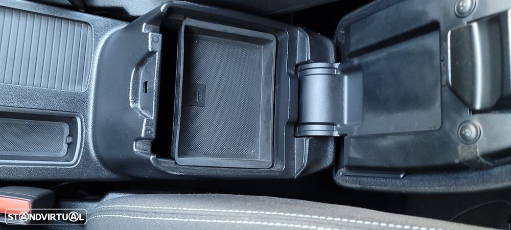 Ford Focus 1.0 EcoBoost Active X - 38