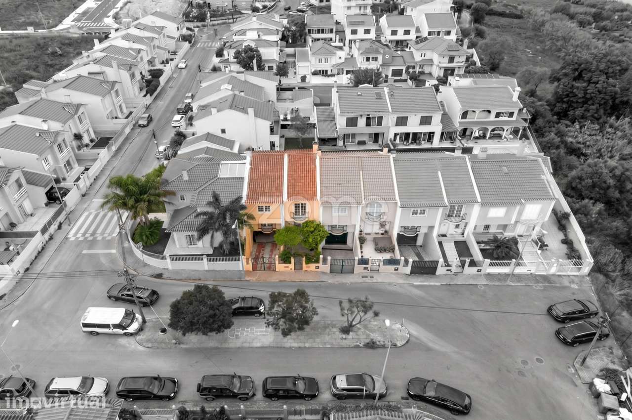 Moradia T4 com Terraço e Garagem em Albarraque - Grande imagem: 5/40