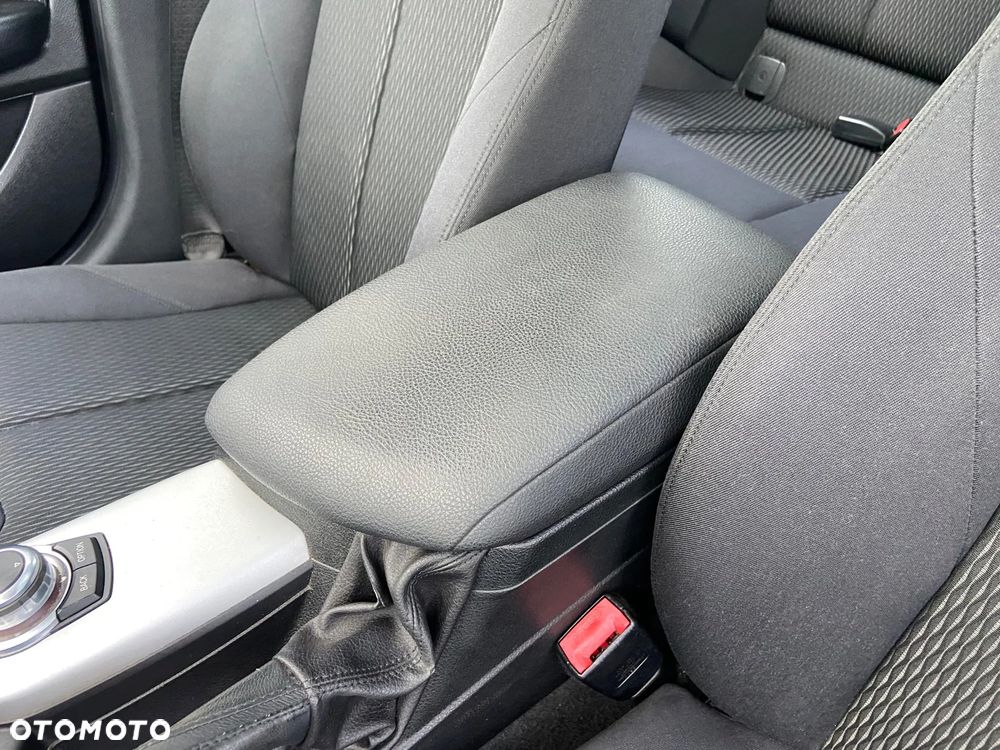 BMW Seria 1 118i Sport Line - 31