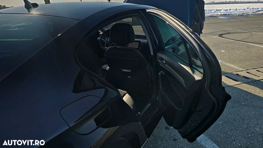 Volkswagen Passat 2.0 TDI DSG Highline - 17