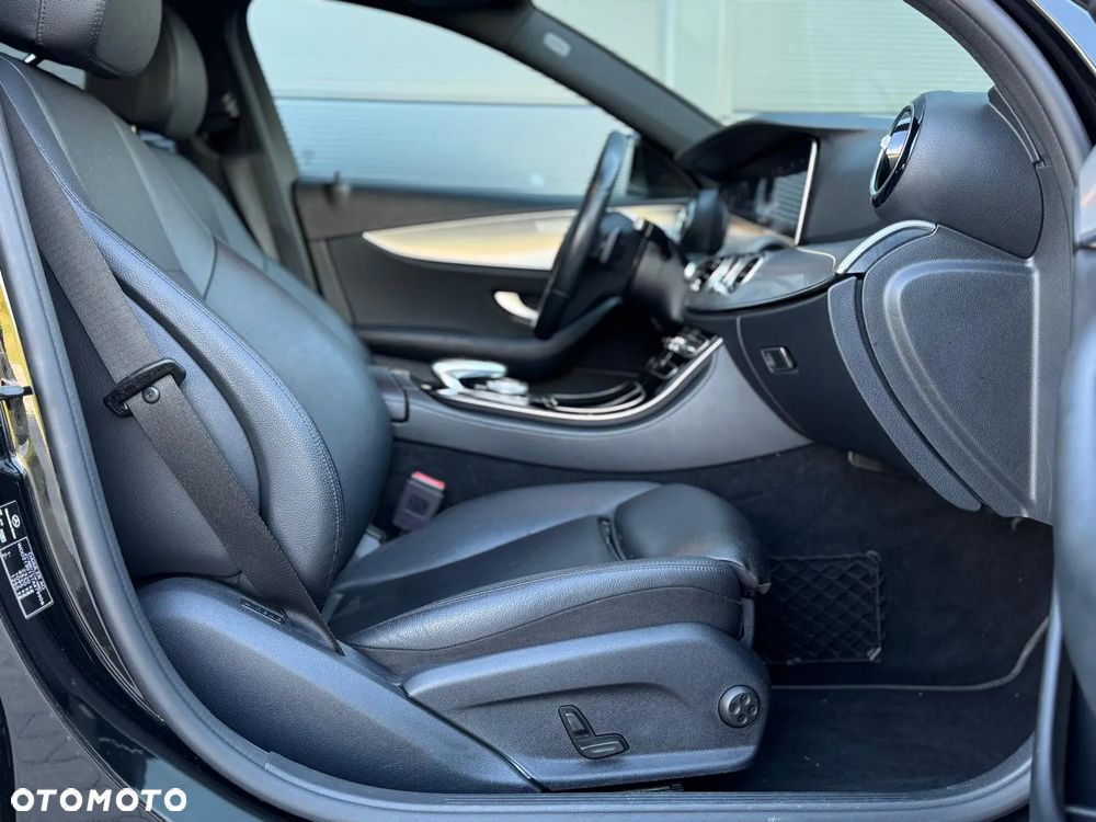 Mercedes-Benz Klasa E 200 d T 9G-TRONIC - 32