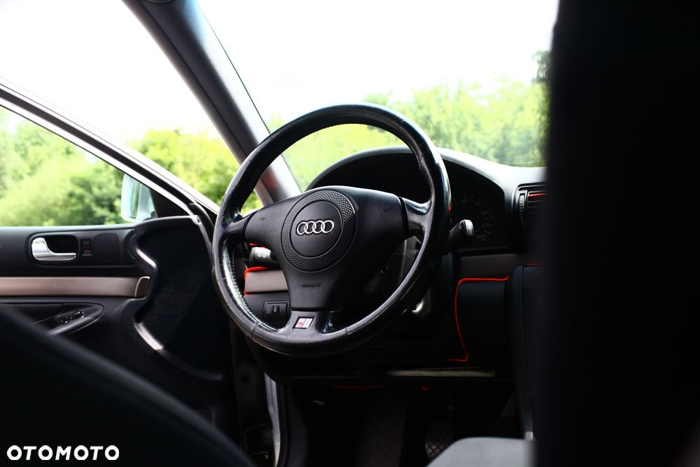 Audi A4 Limousine 1.6 - 5