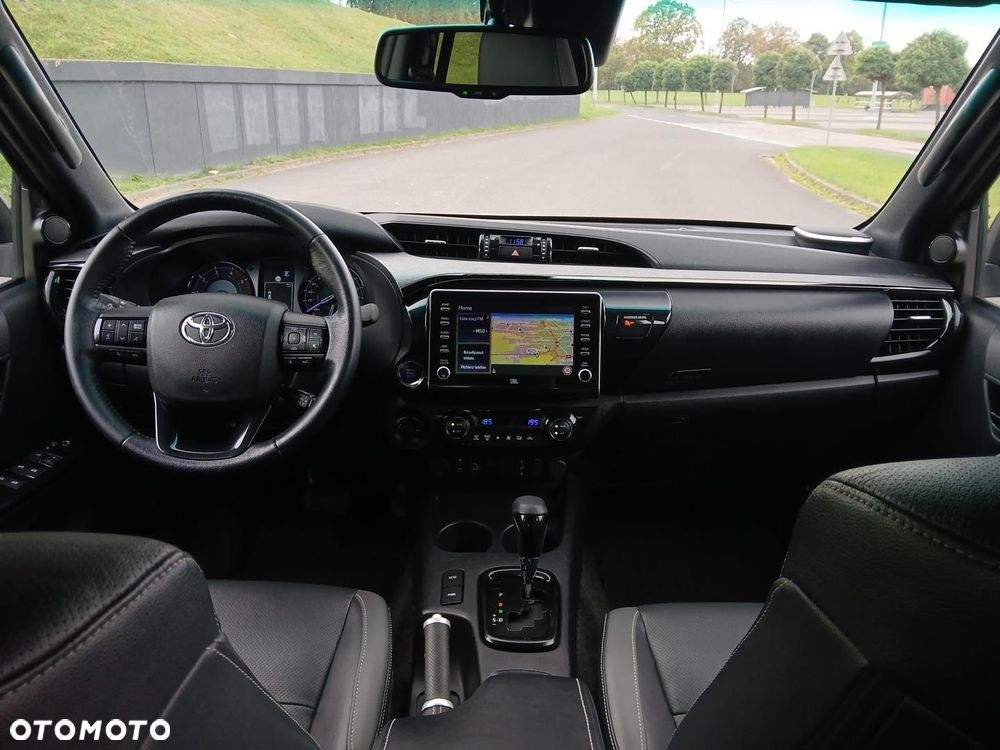 Toyota Hilux 2.8 D-4D Double Cab Invincible Sport 4x4 - 26