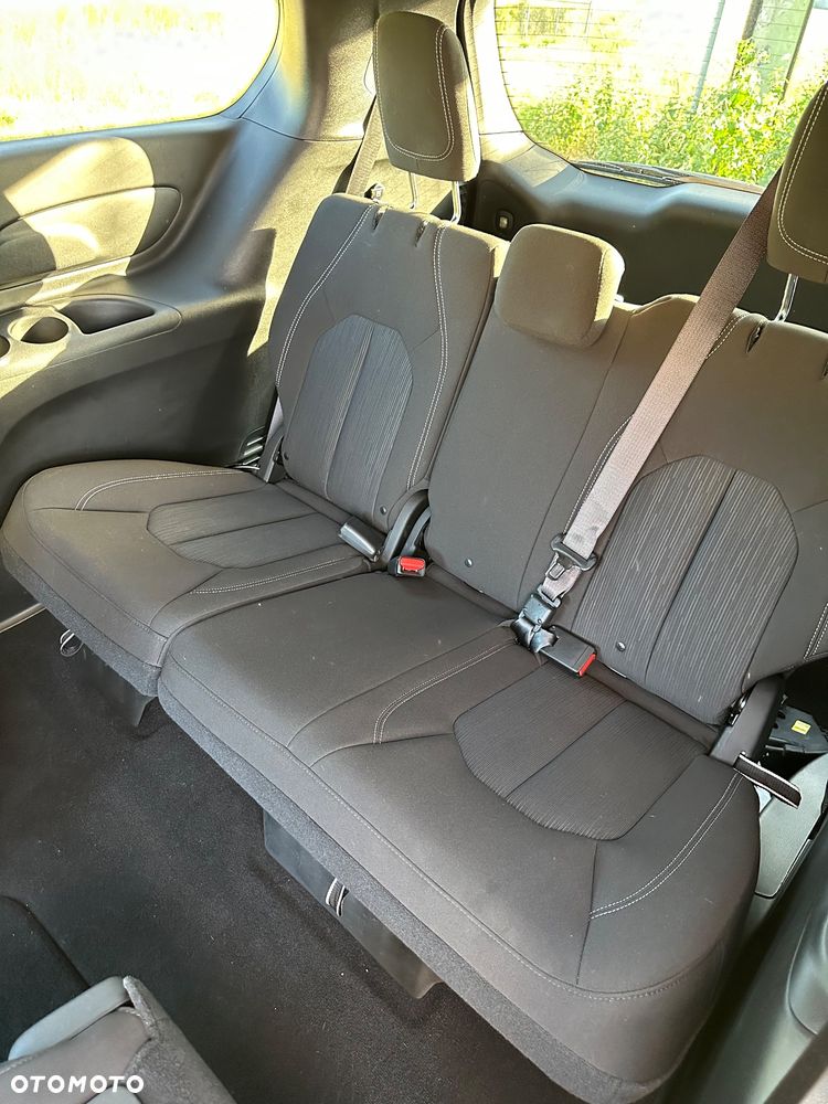 Chrysler Pacifica - 27
