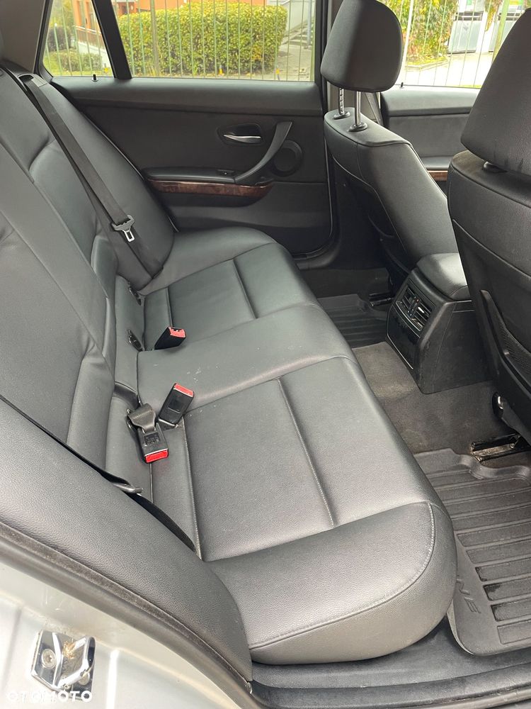 BMW Seria 3 320d Edition Exclusive - 14