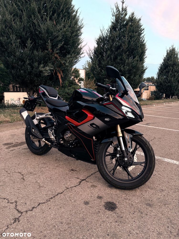 QJMOTOR SRK 125R - 1
