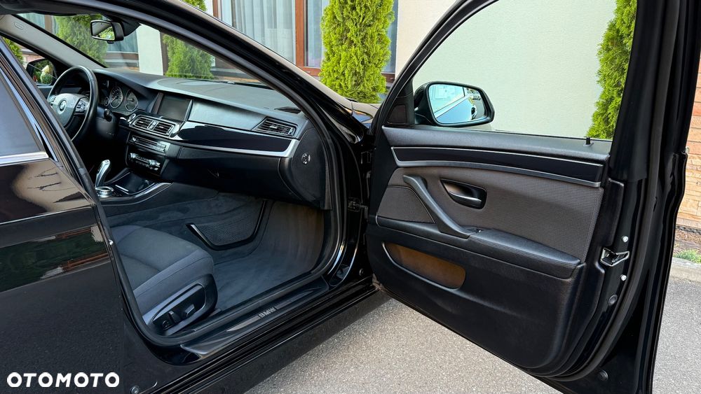 BMW Seria 5 525d Touring Modern Line - 22