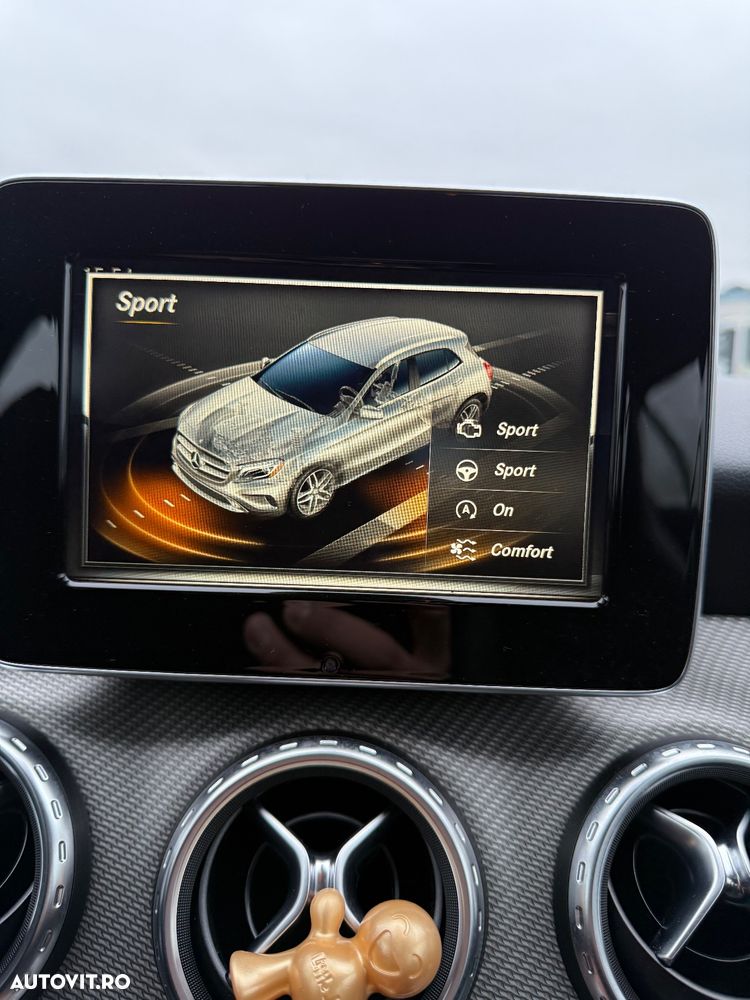 Mercedes-Benz GLA 200 7G-DCT - 12