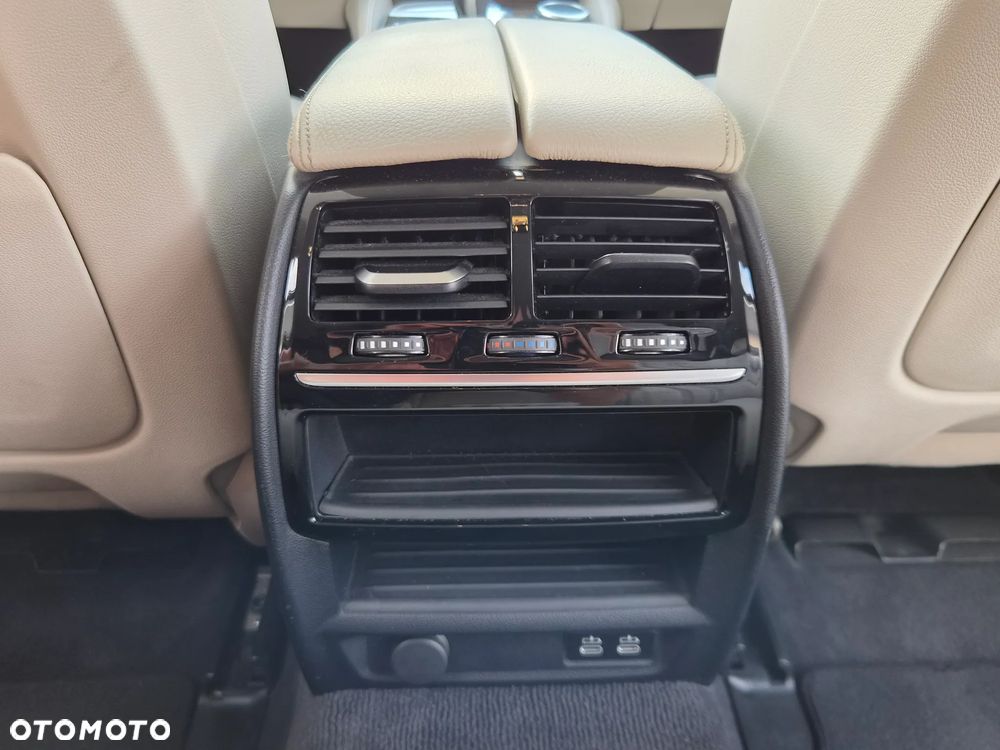 BMW Seria 5 520d xDrive Luxury Line sport - 26