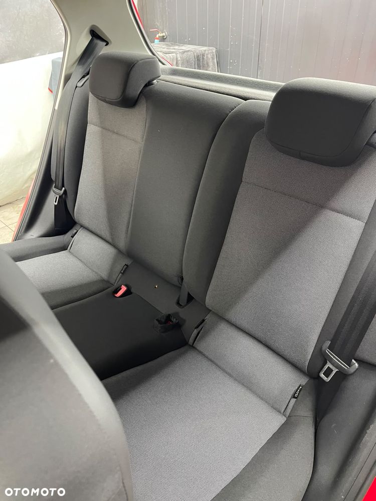 Volkswagen up! Standard - 17