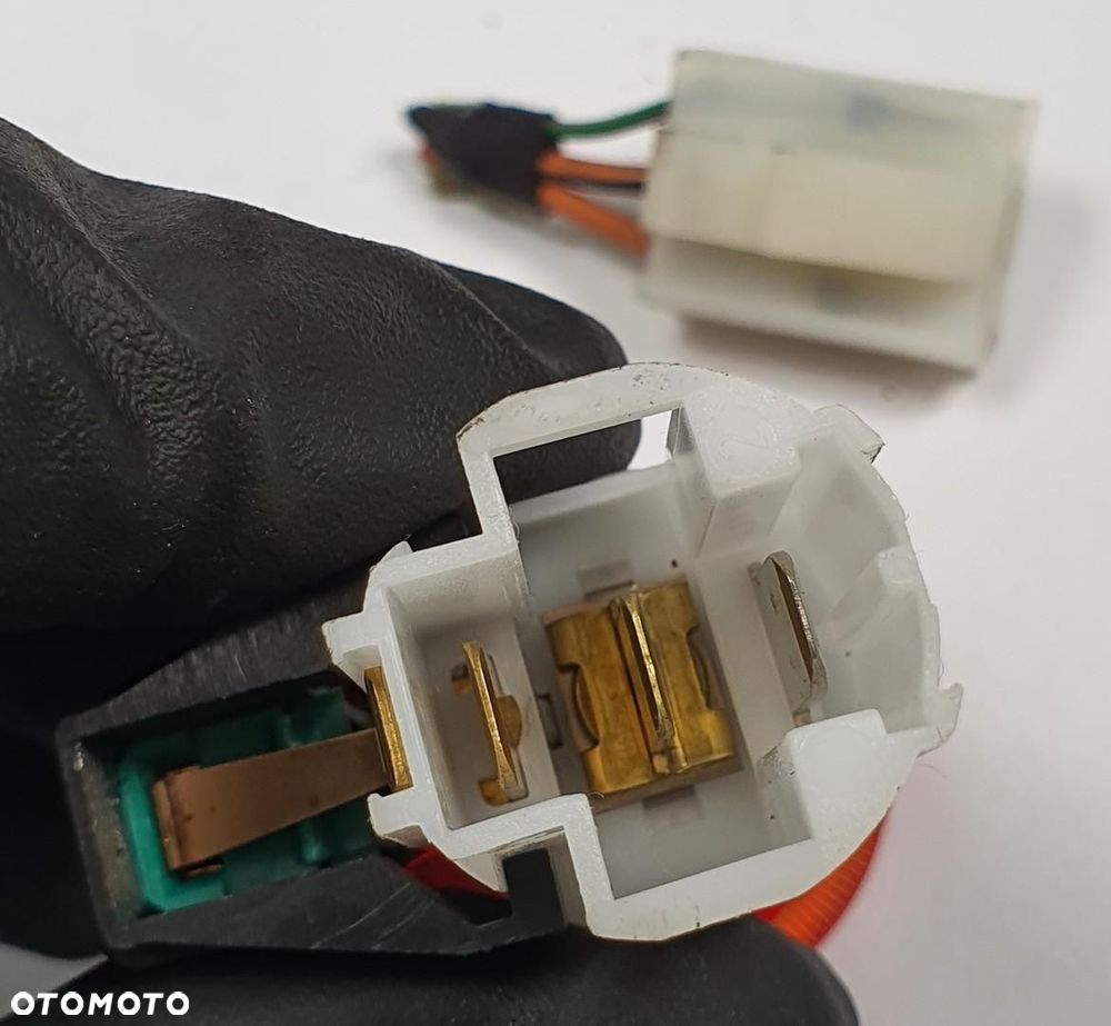 GNIAZDO ZAPALNICZKI 12V VW NEW BEETLE 1C - 3