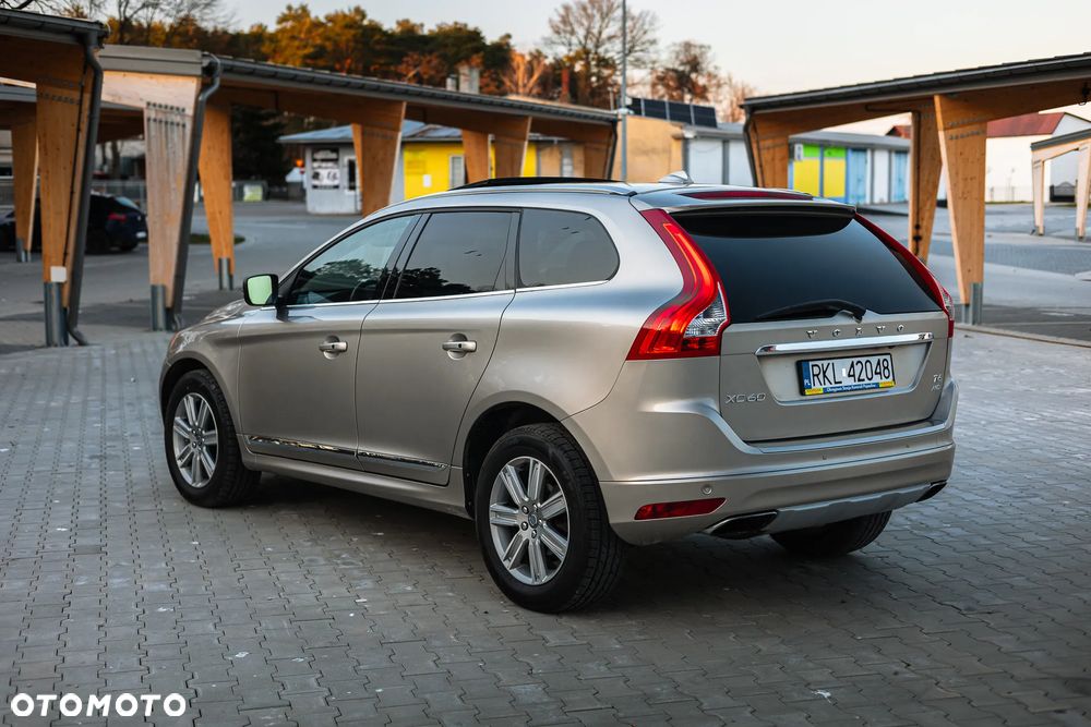 Volvo XC 60 T6 AWD Drive-E Momentum - 24
