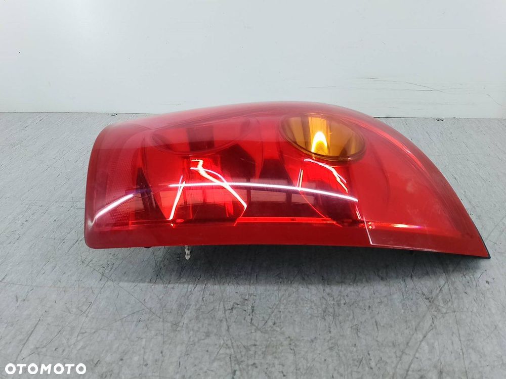 LAMPA TYLNA PRAWA NISSAN PRIMERA P12 ( 03-07 ) 89077085  26550AU40A 1.8 16V - 6