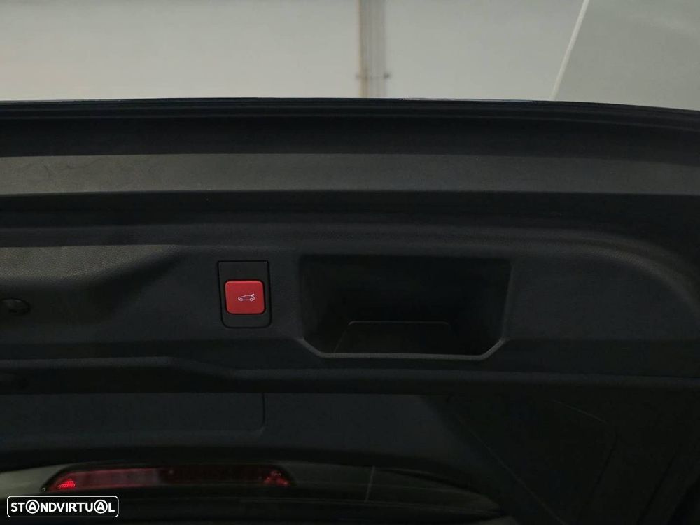 Peugeot 5008 Hybrid 136 e-DSC GT - 22