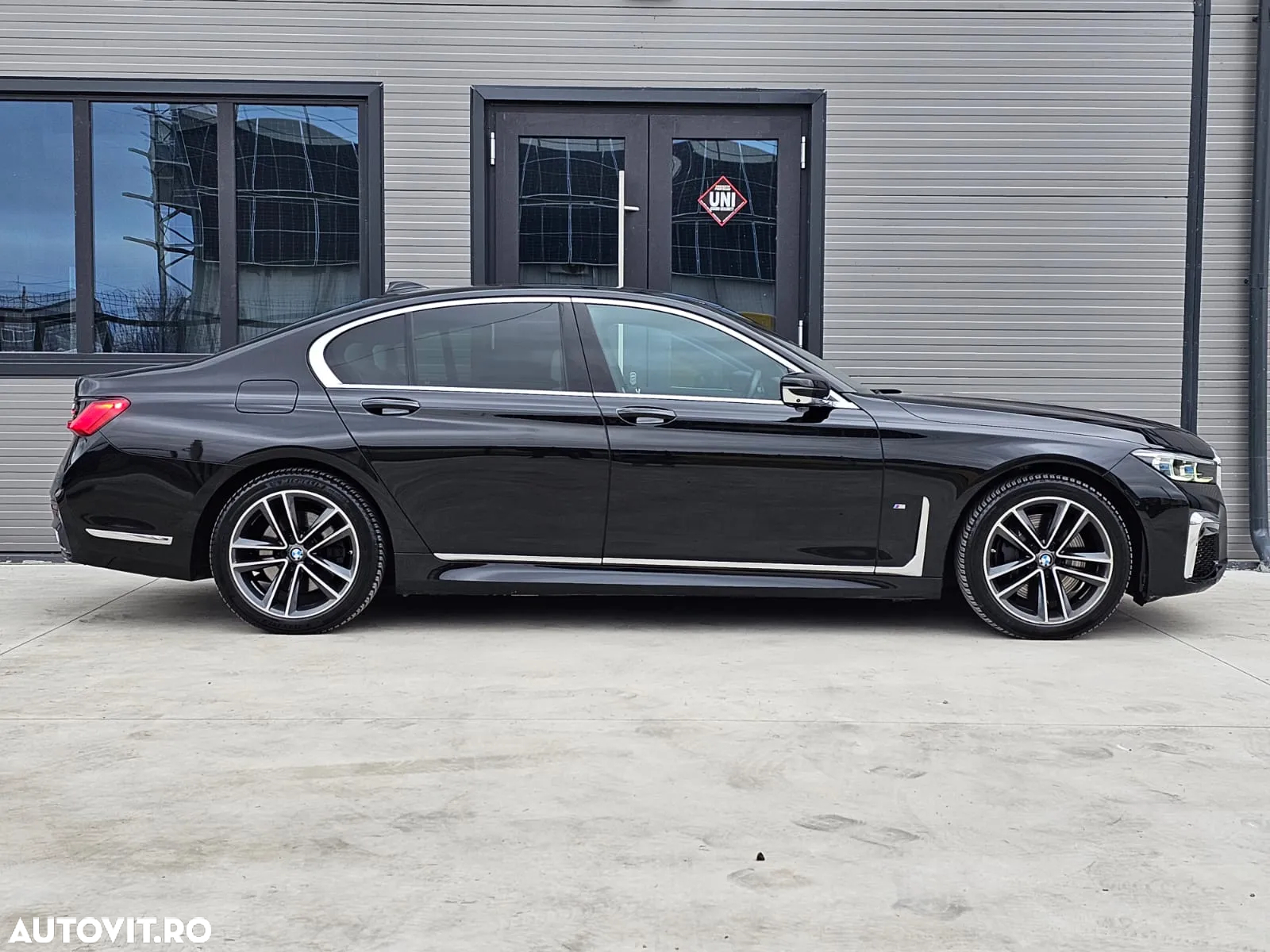 BMW Seria 7 745e - 7
