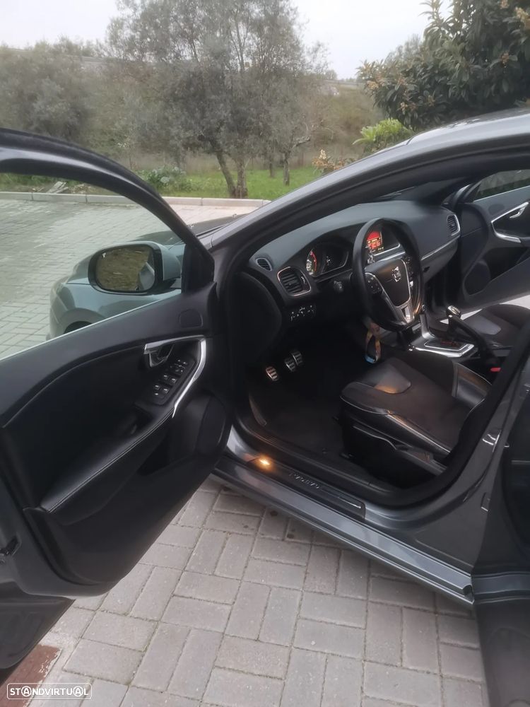 Volvo V40 D2 R Design - 8