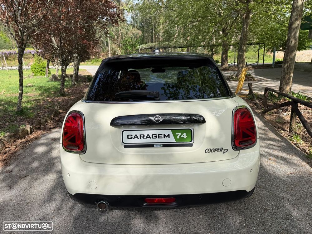 MINI 5 Portas Cooper D Auto - 31
