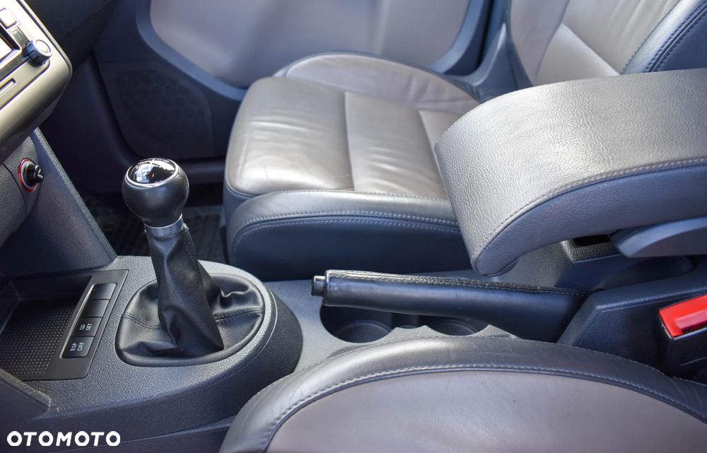 Volkswagen Touran 2.0 TDI DPF Cross - 28