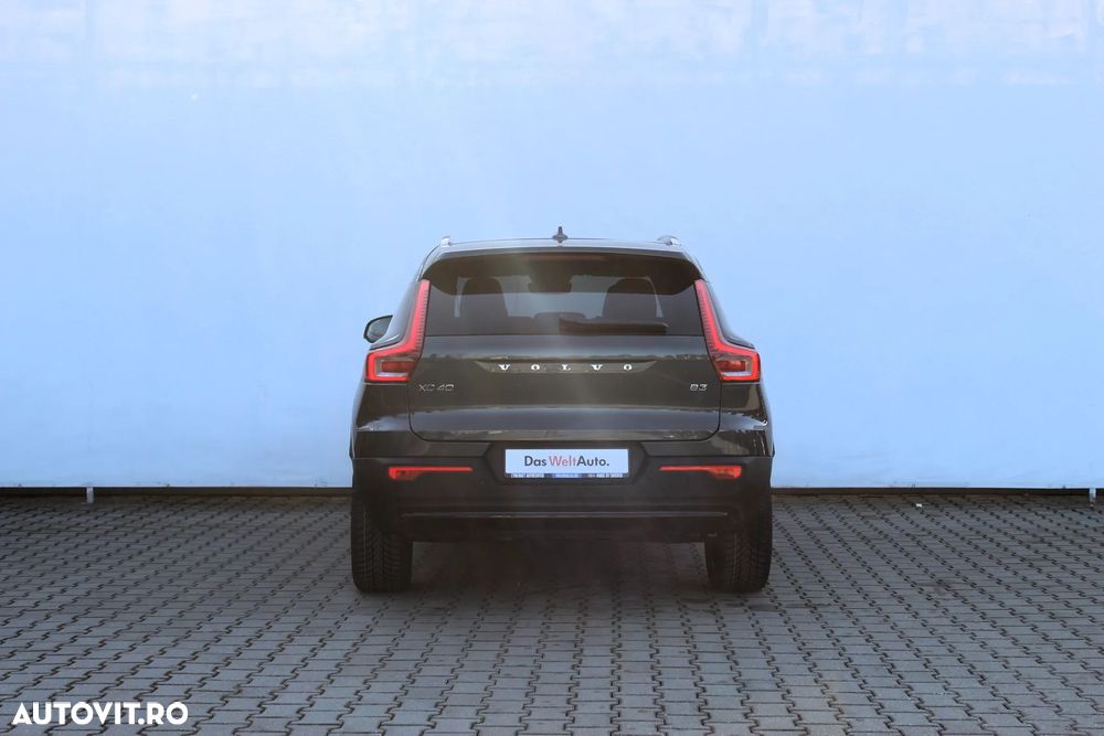 Volvo XC 40 B3 AT FWD MHEV Plus Dark - 6