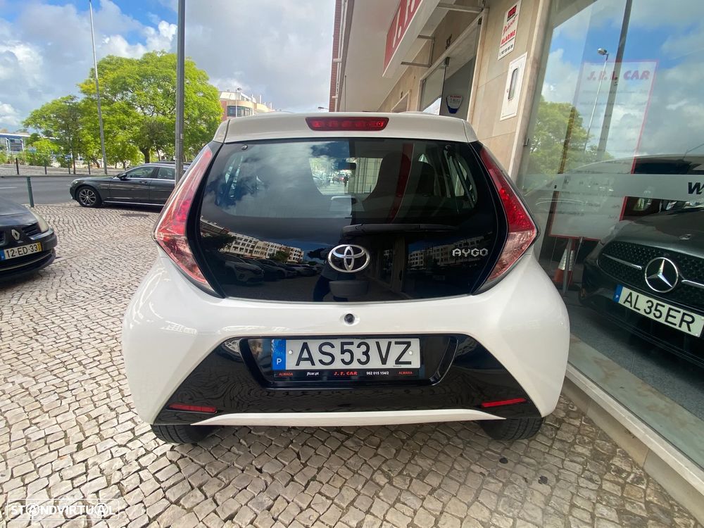 Toyota Aygo x-play touch - 10