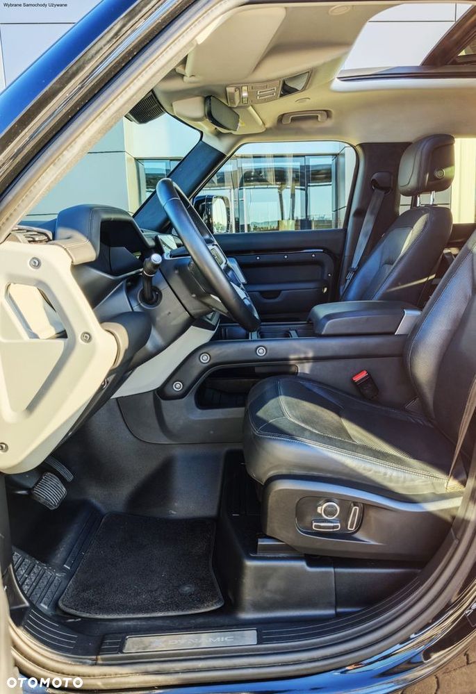 Land Rover Defender - 2