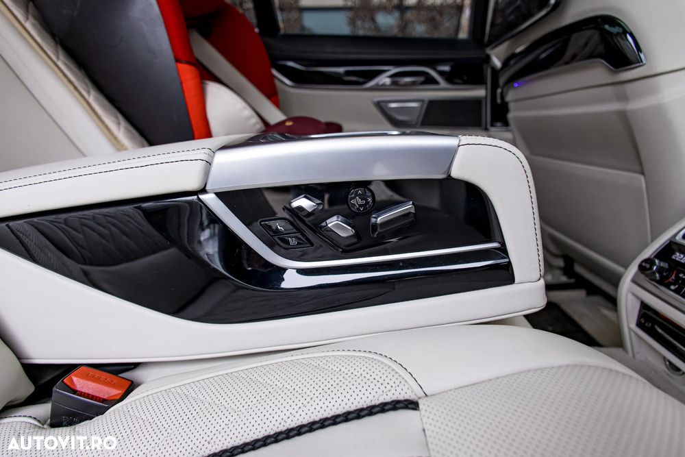 BMW Seria 7 730d xDrive MHEV - 34