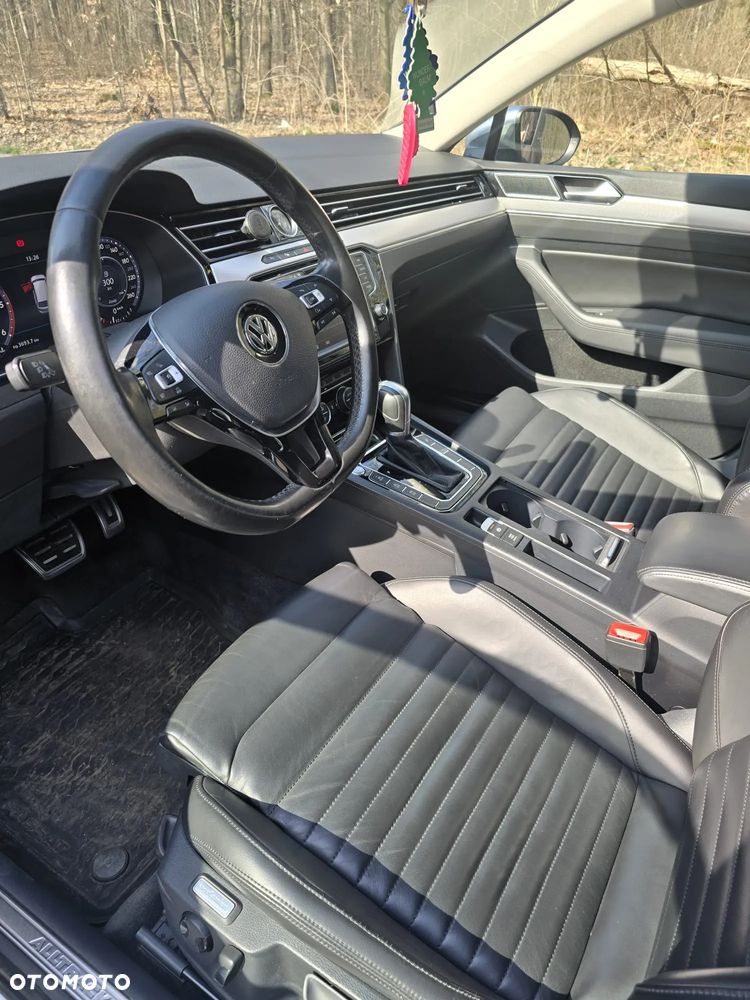 Volkswagen Passat - 11
