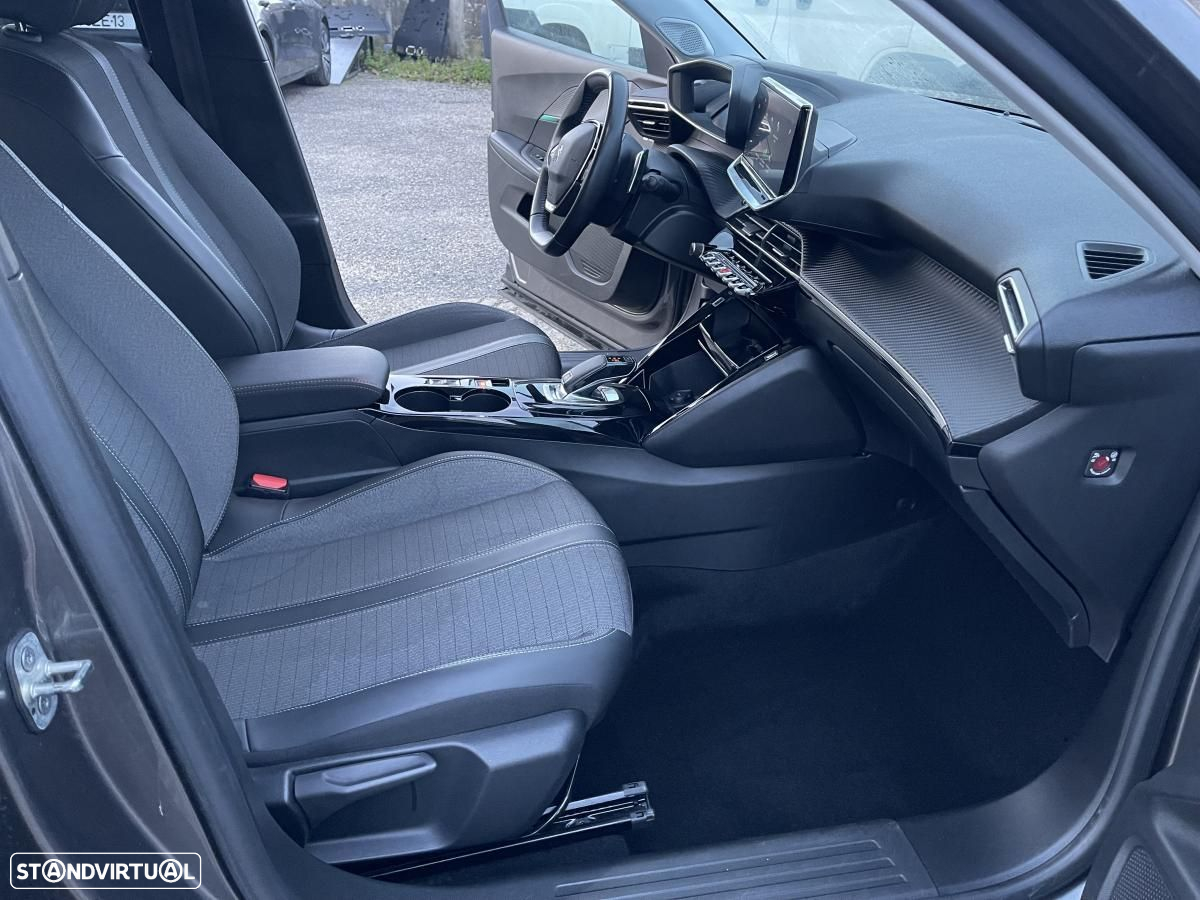 Peugeot 2008 1.2 PureTech Allure Pack EAT8 - 24