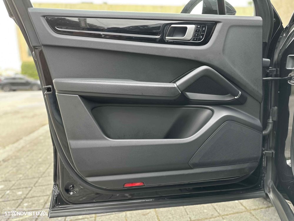 Porsche Cayenne - 17