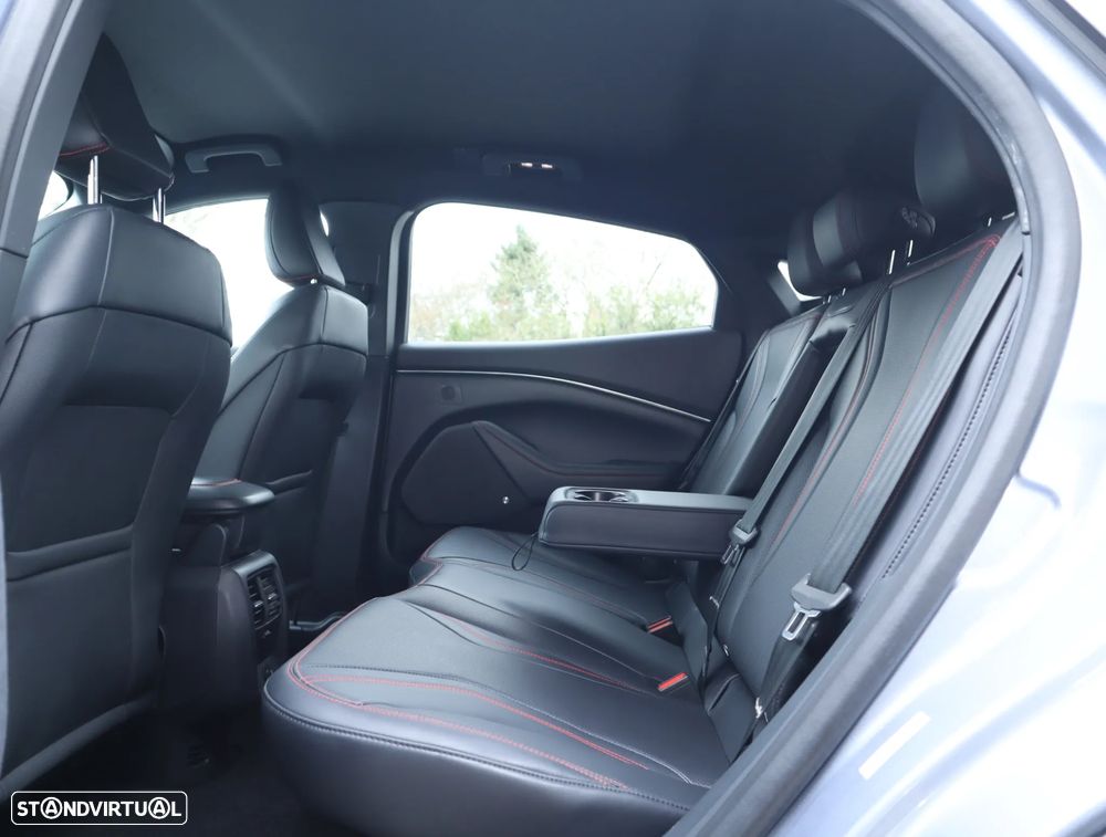 Ford Mustang Mach-E 75.7 kWh Premium AWD - 27