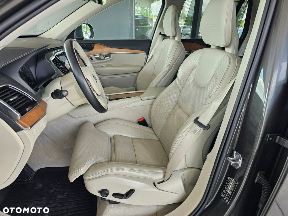 Volvo XC 90 - 32