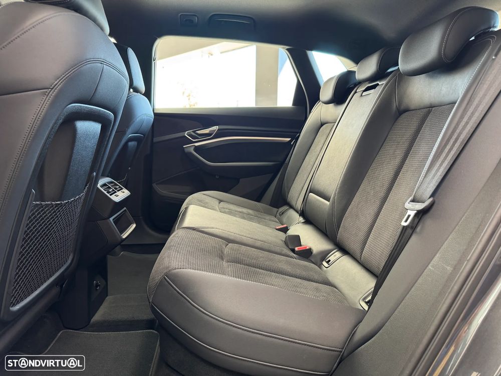 Audi e-tron 55 quattro S line - 32