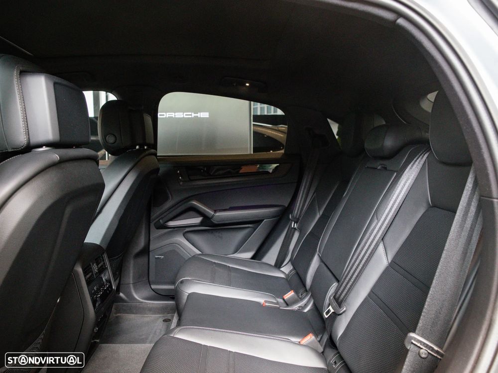 Porsche Cayenne Coupé E-Hybrid Black Edition - 35