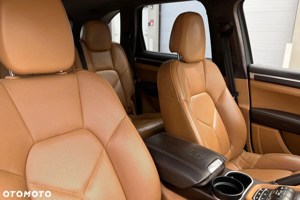 Porsche Cayenne - 22