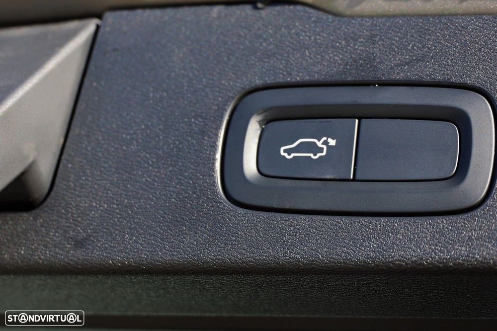 Volvo V60 2.0 D3 Momentum Plus - 3