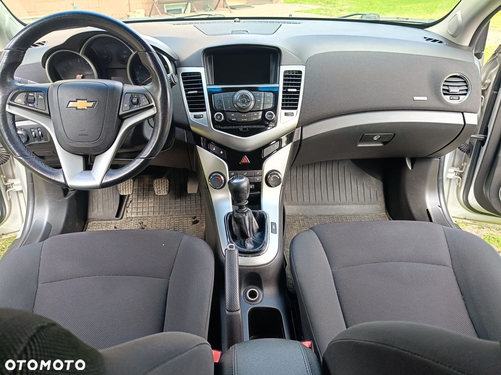 Chevrolet Cruze 1.8 LT+ - 10