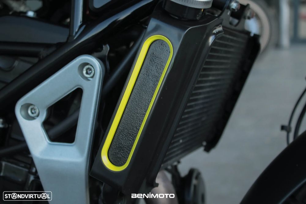 Husqvarna Svartpilen 401 - 18