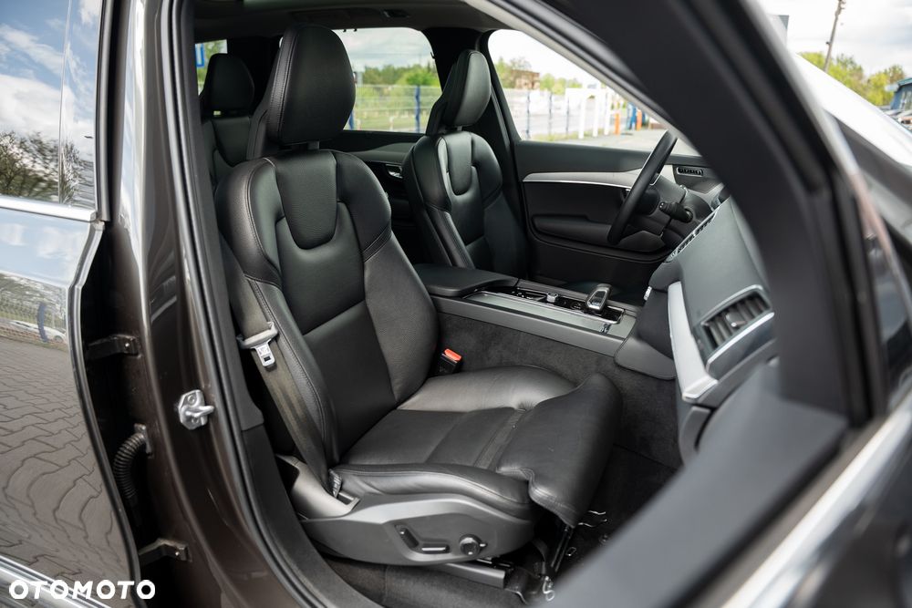 Volvo XC 90 - 25