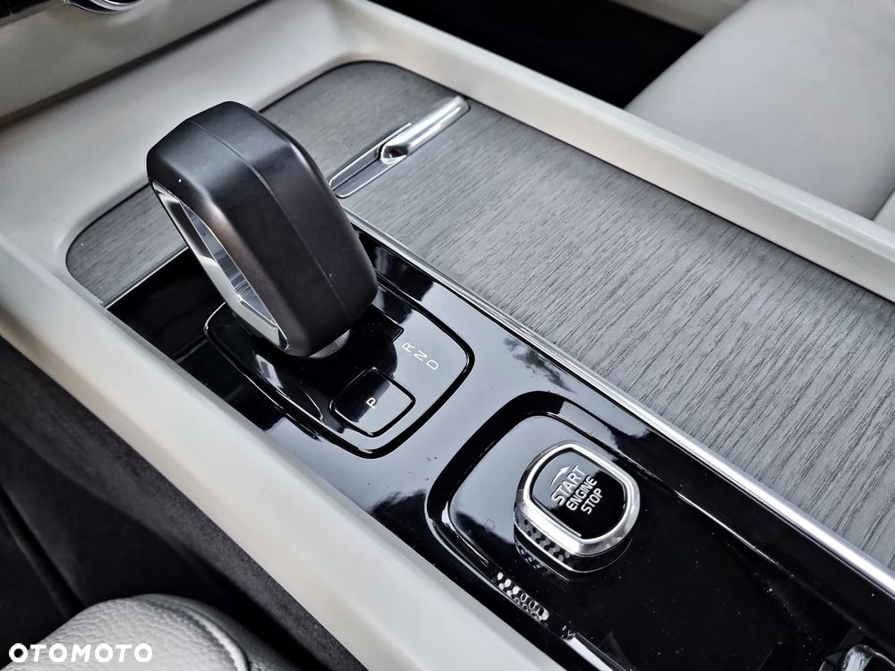 Volvo V60 Cross Country B4 D AWD Ultimate - 24