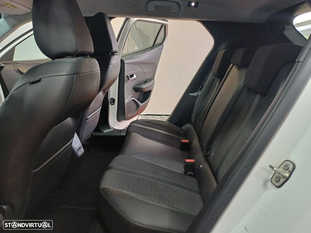 Peugeot 2008 1.2 PureTech Allure EAT8 - 13