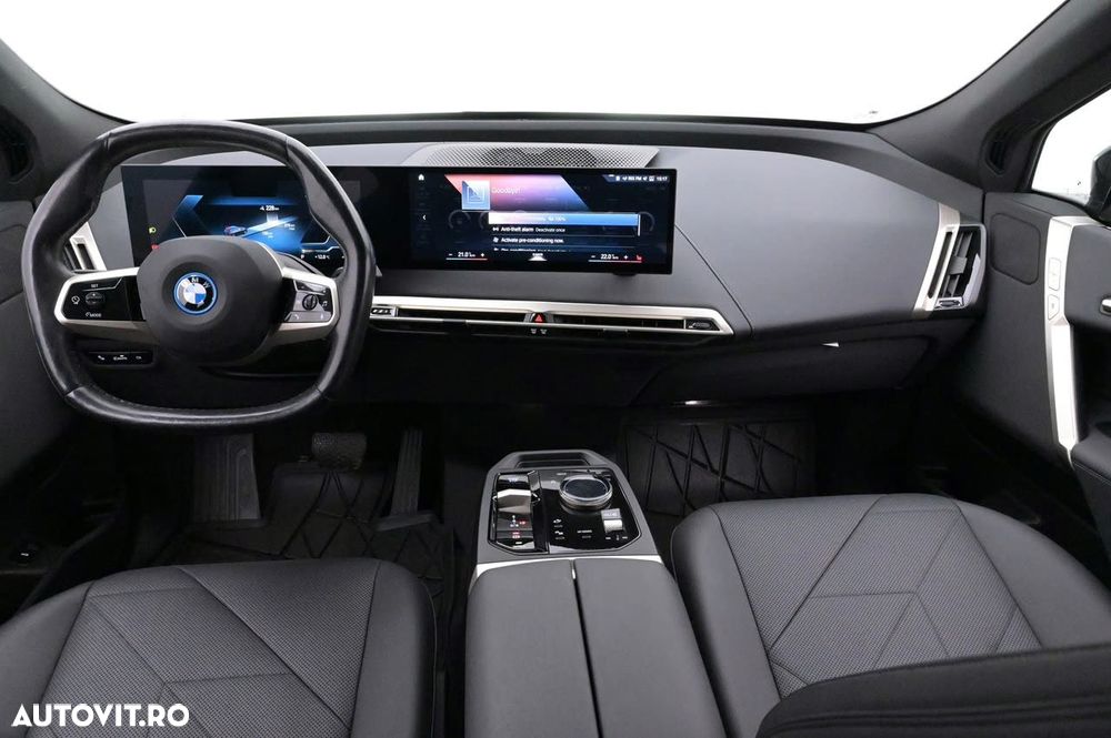 BMW iX - 10