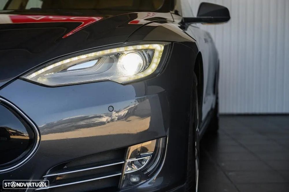 Tesla Model S - 13