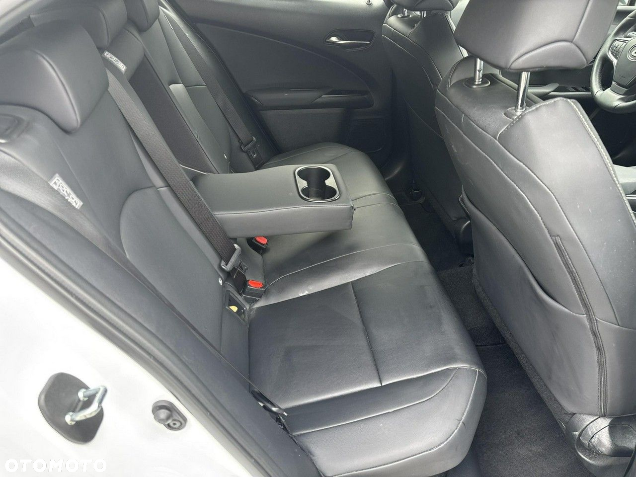 Lexus UX - 16