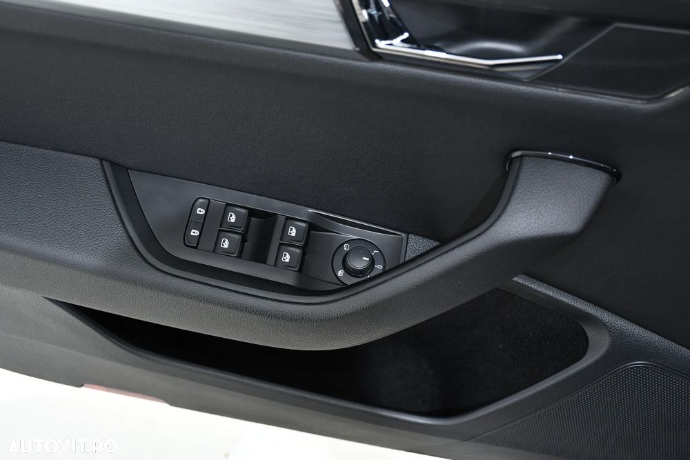 Skoda Superb 2.0 TDI DSG SportLine - 36