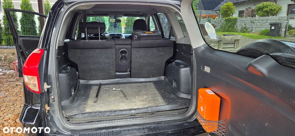 Toyota RAV4 - 11