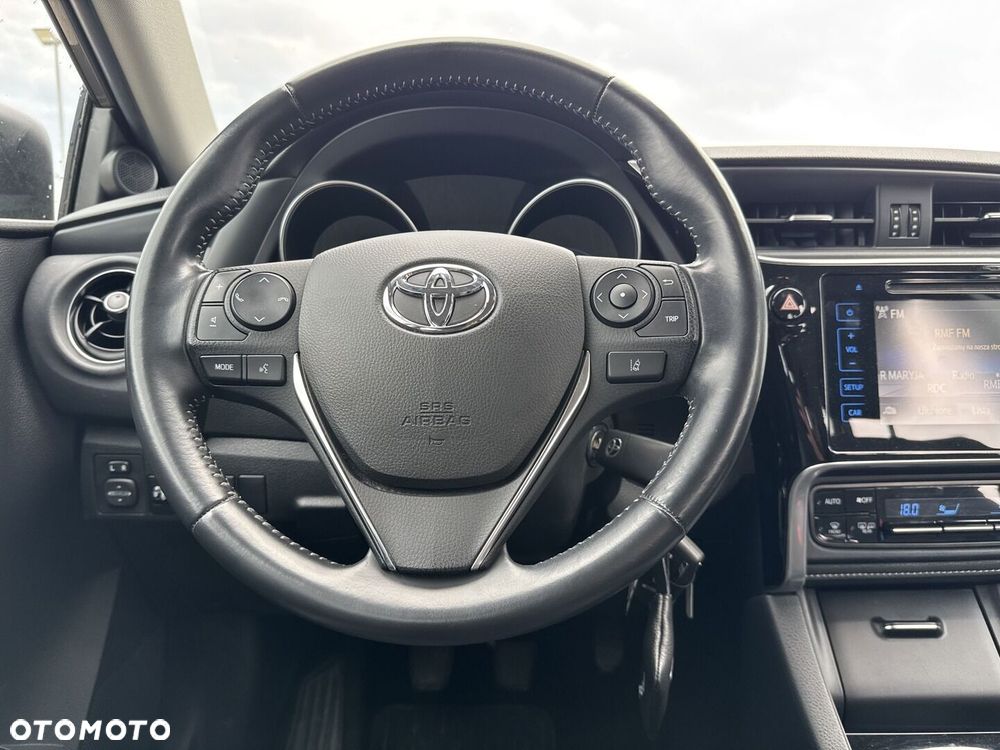 Toyota Auris - 11