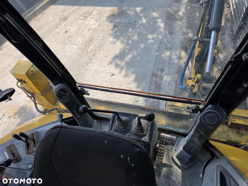 Caterpillar 428E - 5