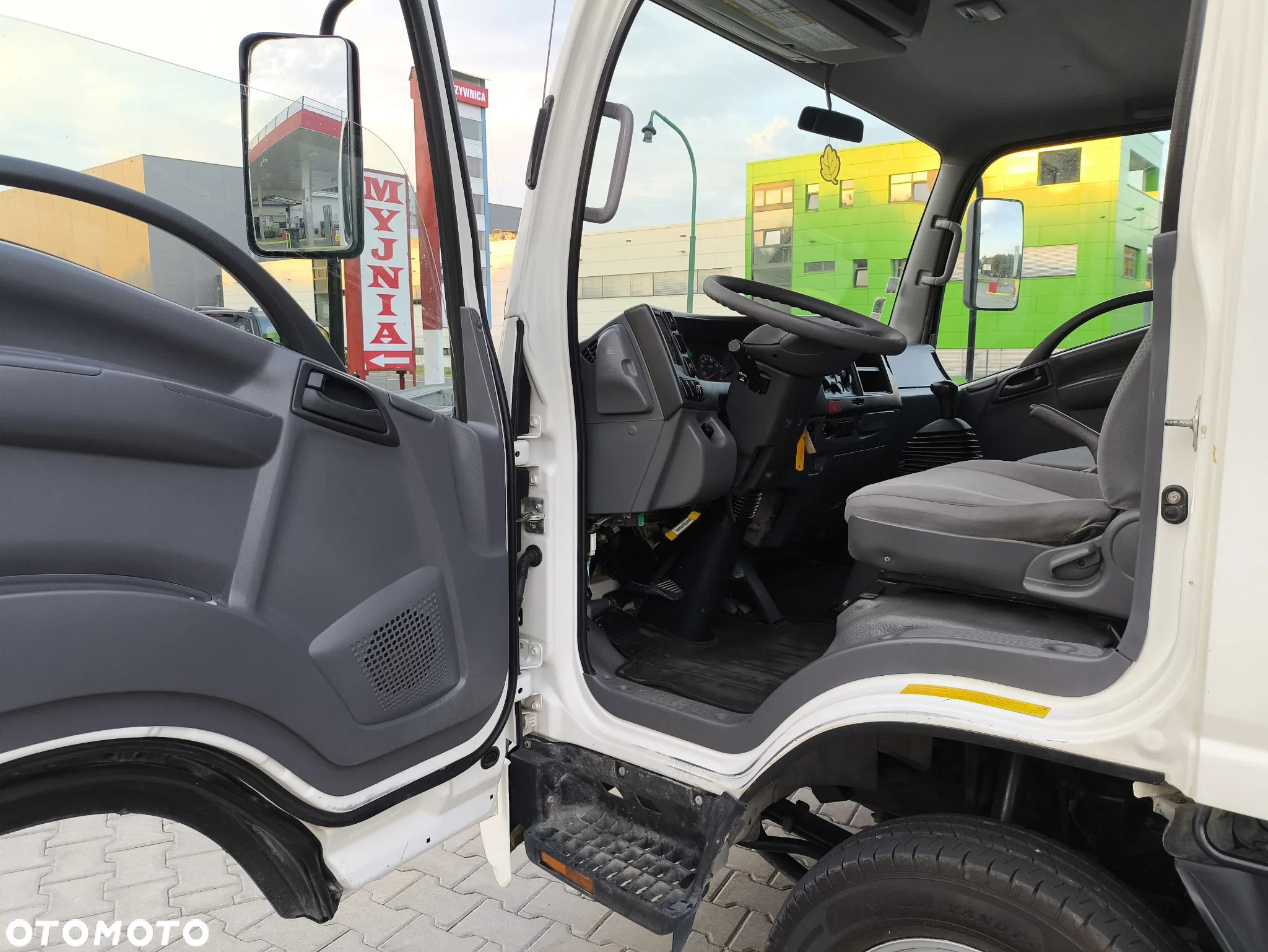 Isuzu N35 - 21