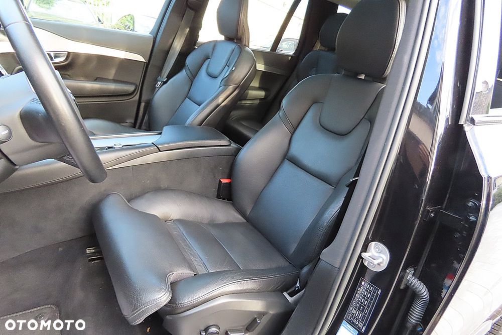 Volvo XC 90 B5 D AWD Ultimate Dark - 33
